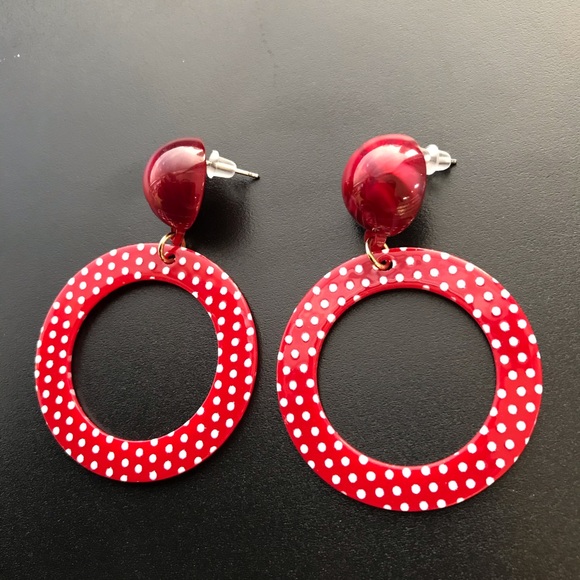 Red acrylic light weight earring - Picture 5 of 7